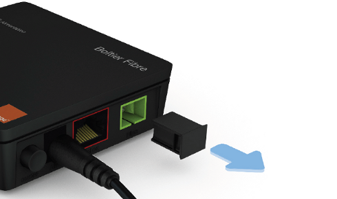livebox-play-boitier-fibre-bouchon-enleve.png
