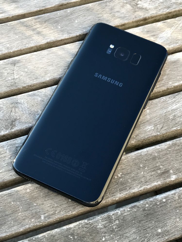 Le dos avec flash, cardio, apn et capteur d'empreinte