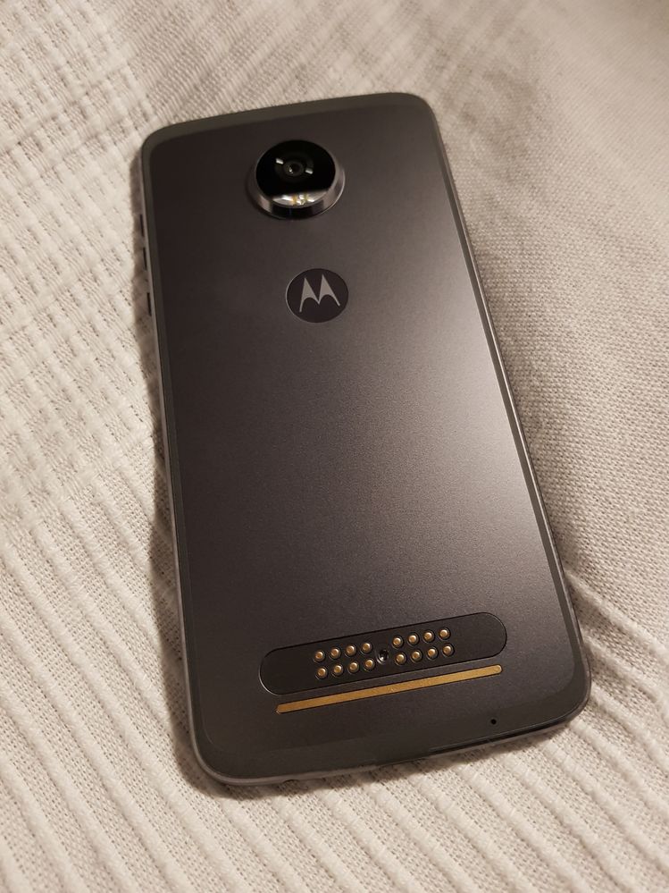 Le Moto Z² Play de dos