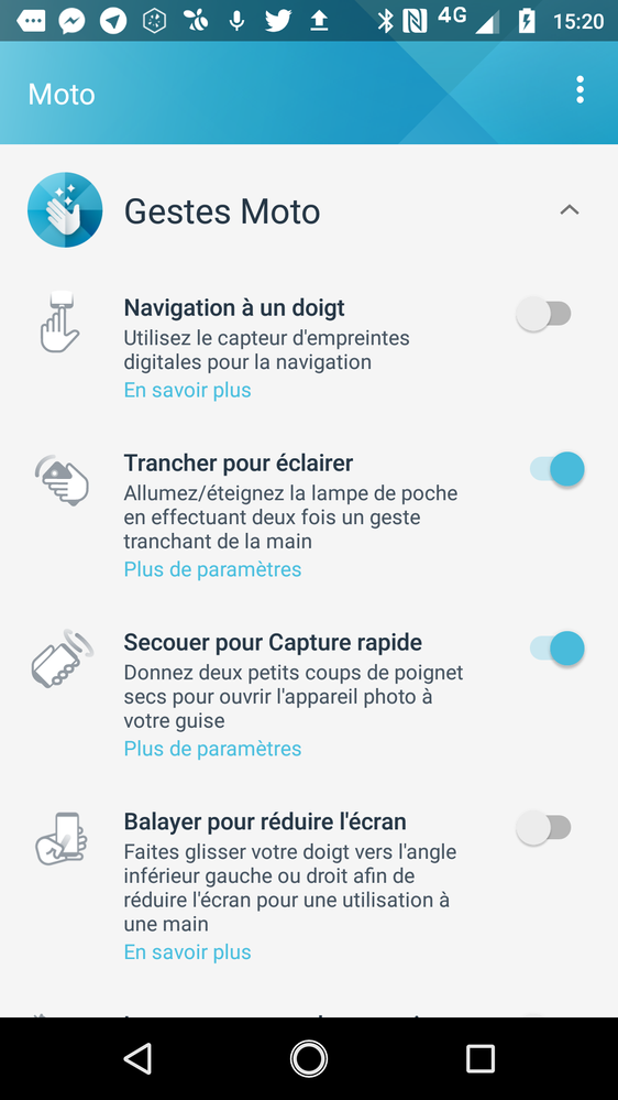 Les gestes du Moto (lampe et appareil phto très pratique...)