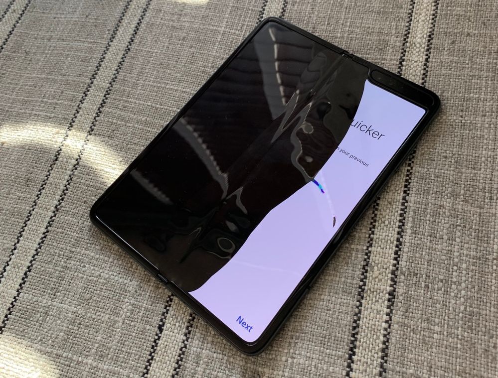 galaxy-fold-display-issue-1