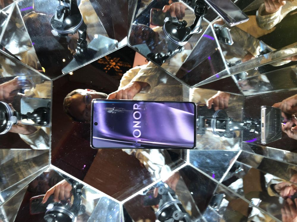 Le HONOR 50 de face.