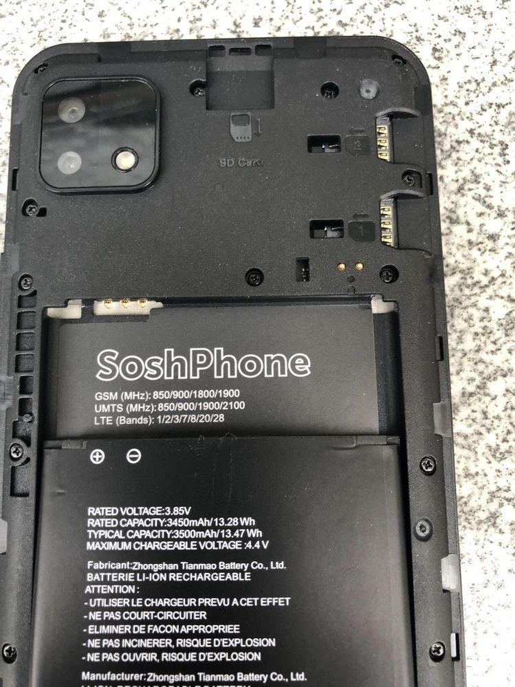 La batterie amovible du SoshPhone.